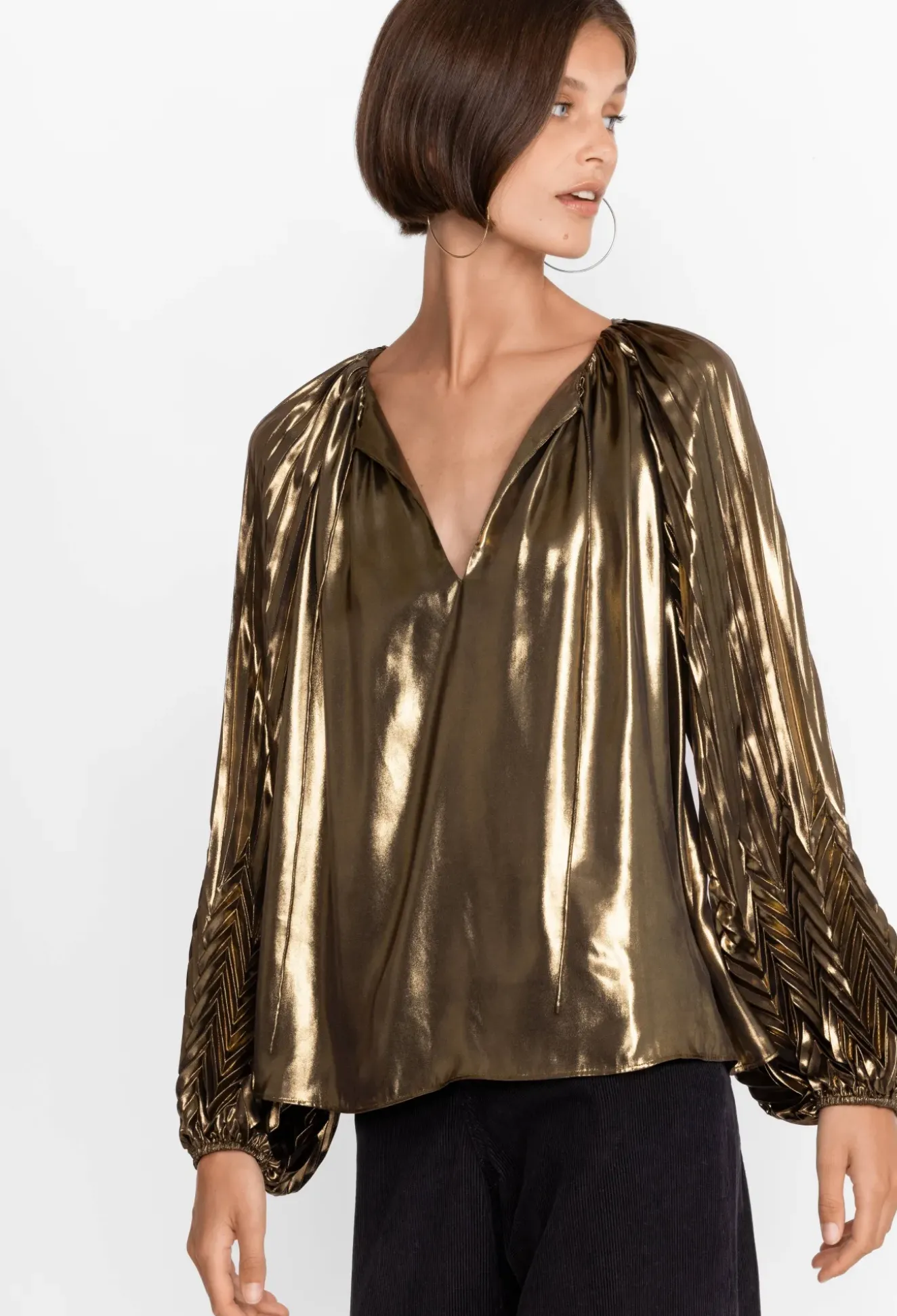 En Gem Pleated Blouse