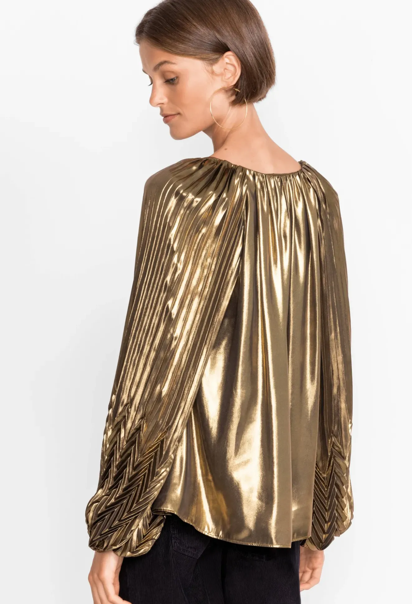 En Gem Pleated Blouse