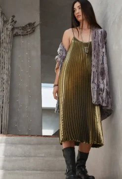En Gem Pleated Midi Dress