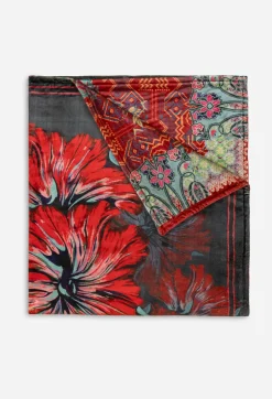 Laurel Canyon Cozy Blanket