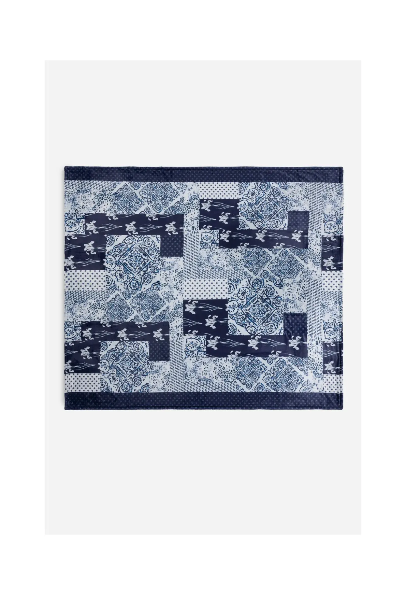 Laurel Canyon Cozy Blanket