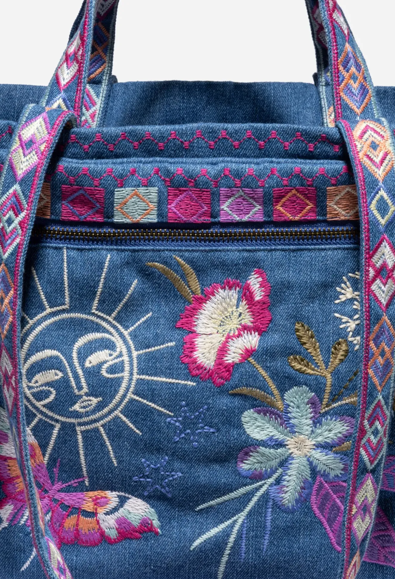 Nila Travel Tote