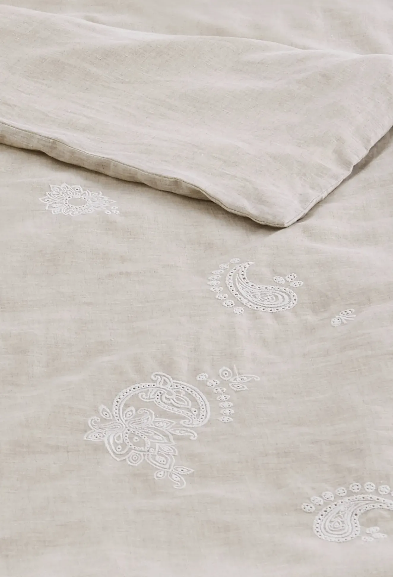 Skyler Eyelet Queen Linen Duvet