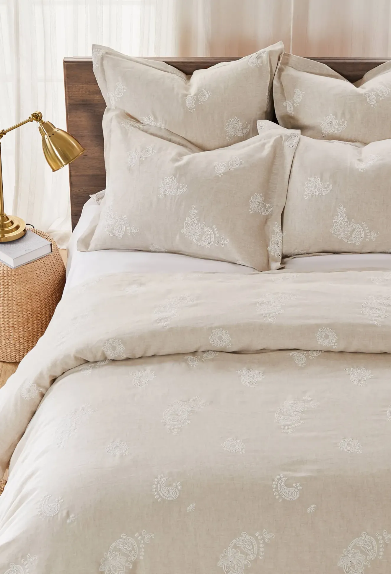 Skyler Eyelet Queen Linen Duvet