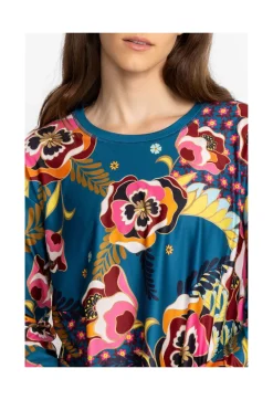 Step Hem Tee W/ Flyaway Back